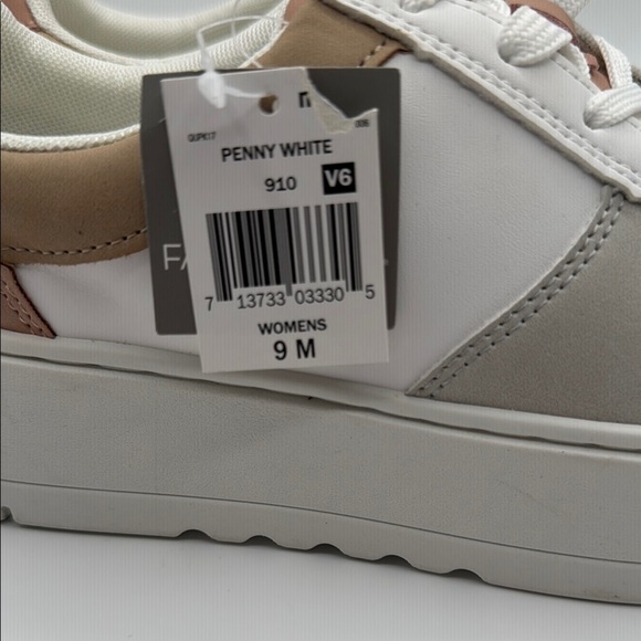 Falls Creek Memory Foam White and Tan Sneakers size 9 NEW - Picture 2 of 7